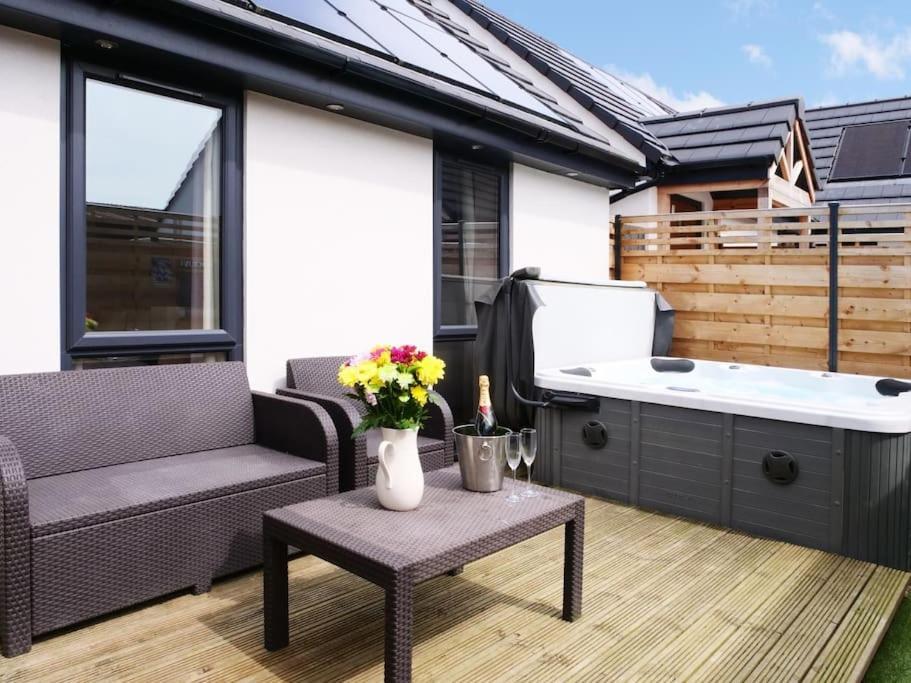 Hoxne Cottages - Daisy Cottage With Private Hot Tub York Exterior foto